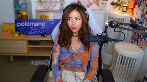 pokimane leak nude|POKIMANE SHOWS HER TITS ON TWITCH LIVE STREAM。